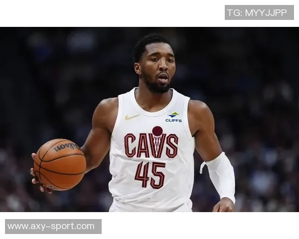 米切尔上半场表现平平仅得10分7投3中三分球命中率低迷